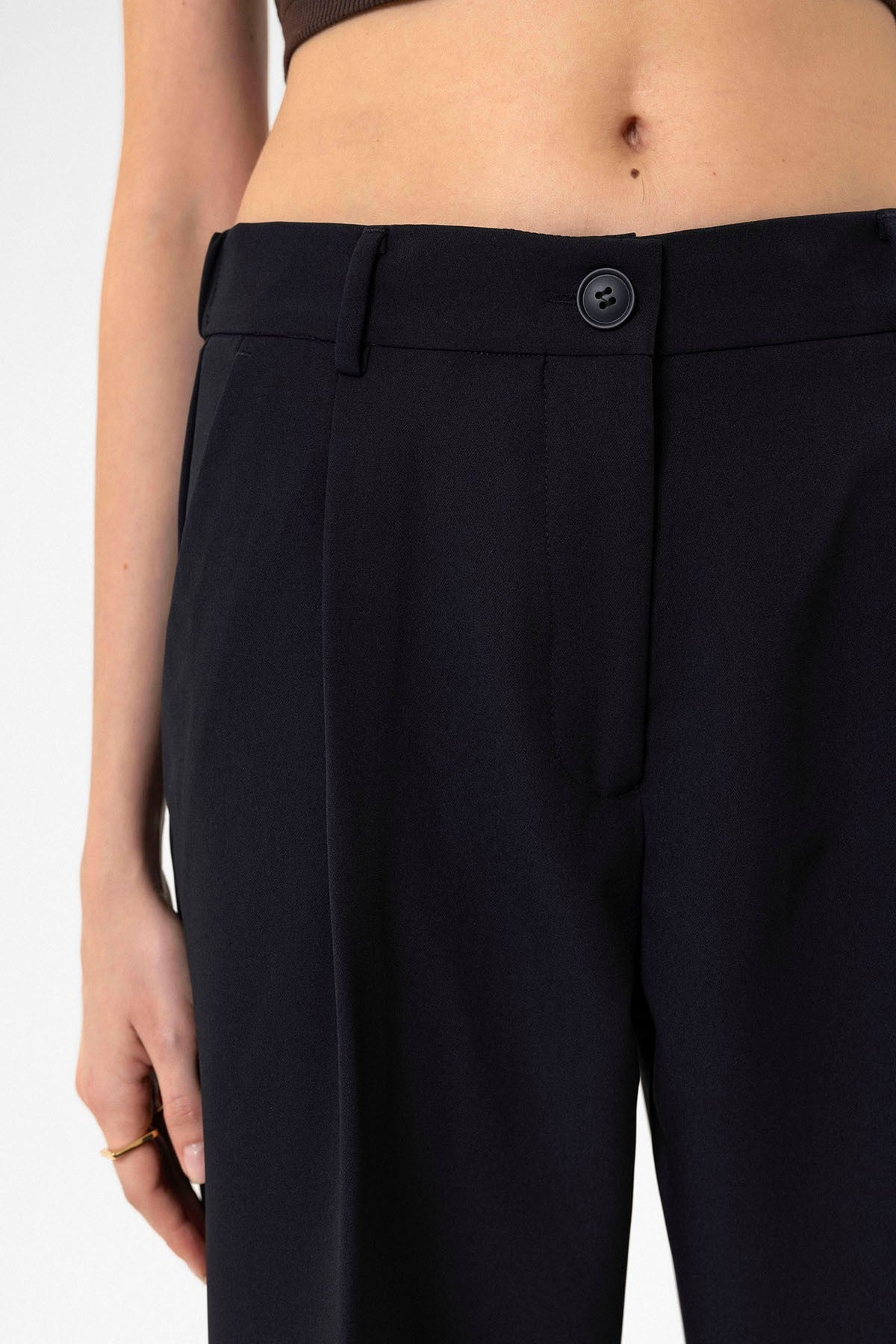 Antioch Women's High-Waisted Straight-Fit Cropped Pants