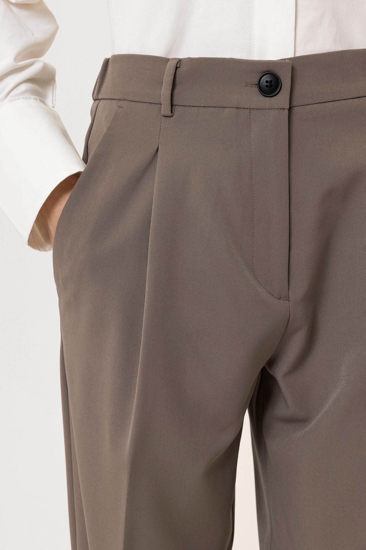 Antioch Women's High-Waisted Straight-Fit Cropped Pants