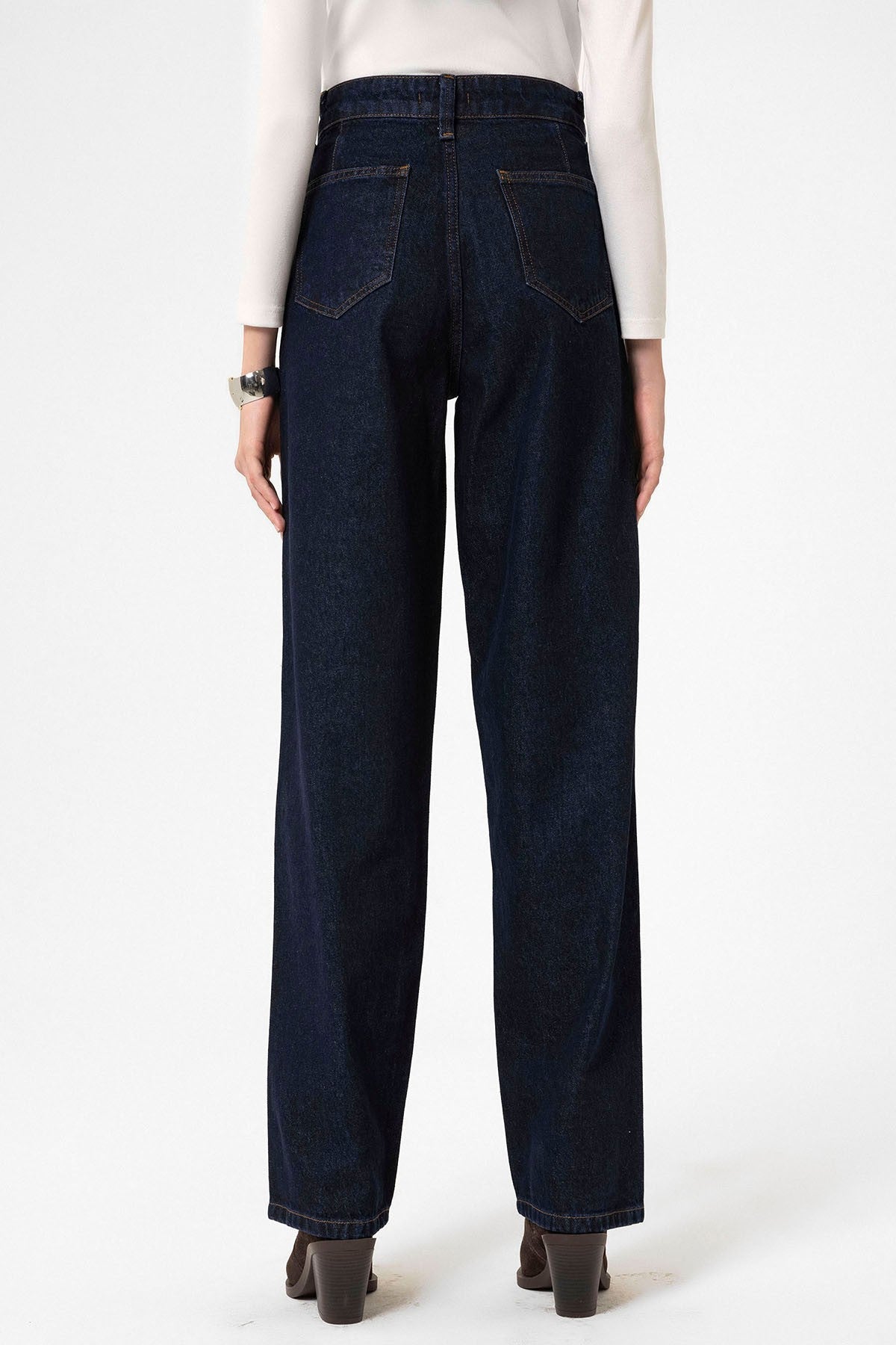 Antioch Women's High-Waisted Jeans