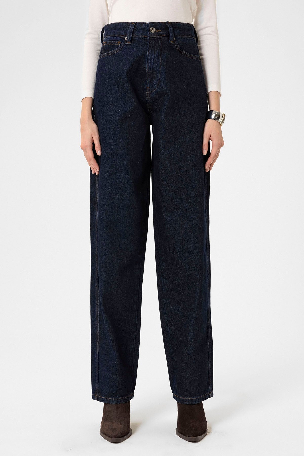 Antioch Women's High-Waisted Jeans