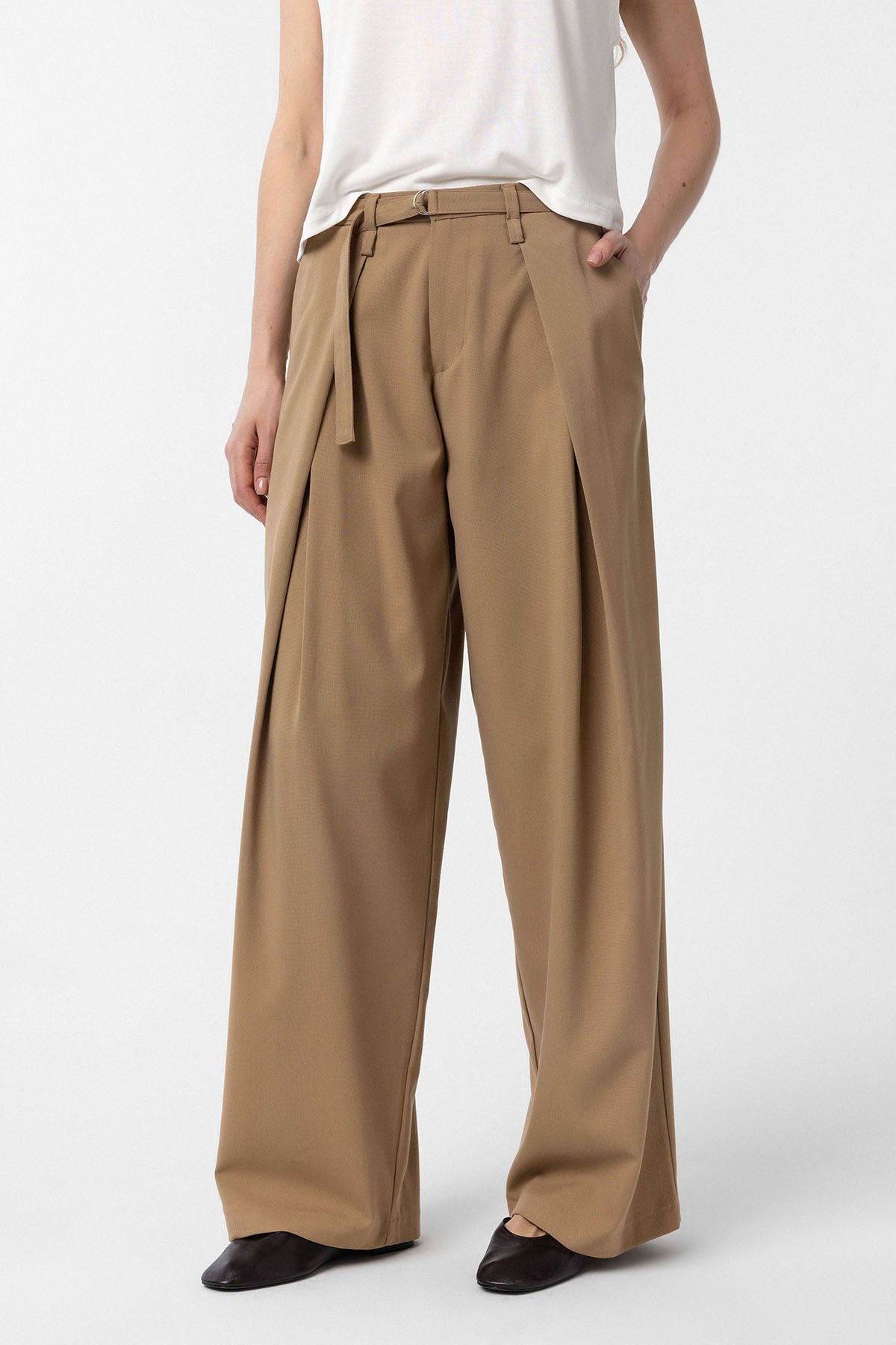 Antioch Women's Arched-Waist Pleated Pants