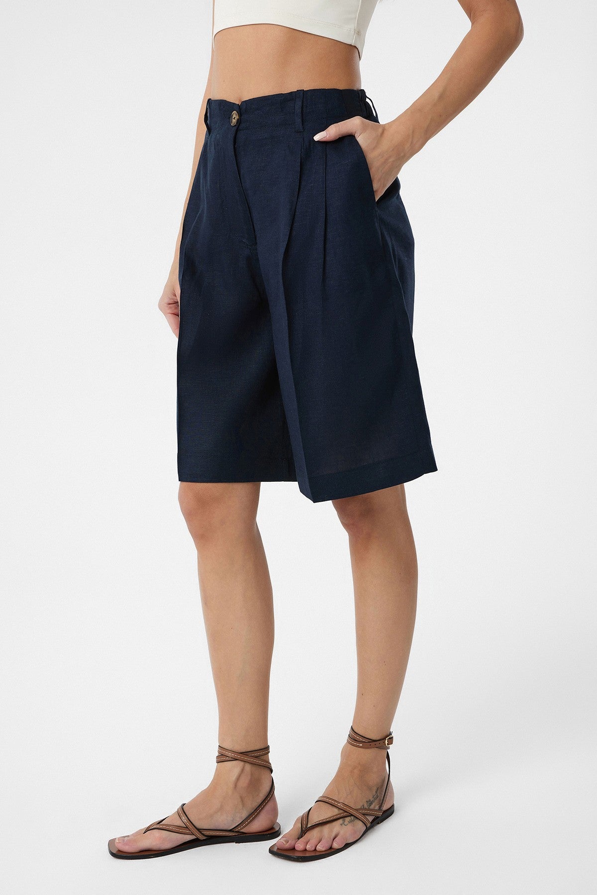 Antioch Women's Bermuda Shorts with Linen Blend