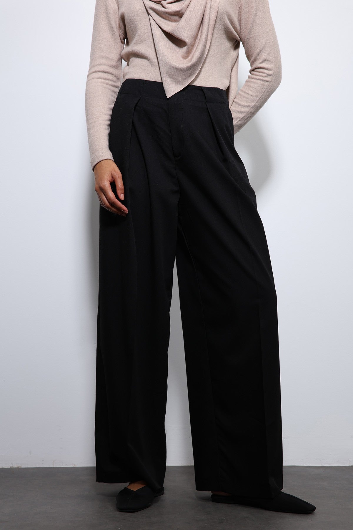 Antioch Pleated Wide-Leg Women's Pants