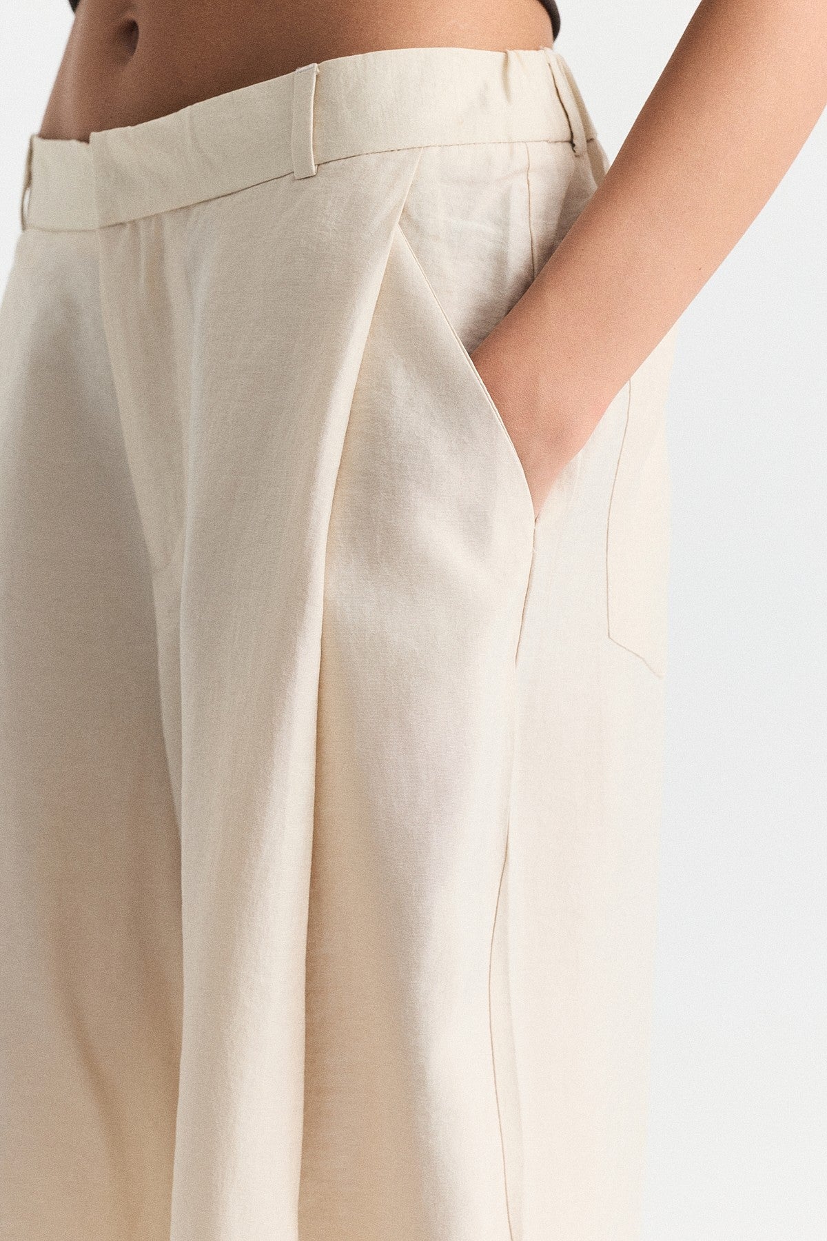 Pleated Barrel Pants