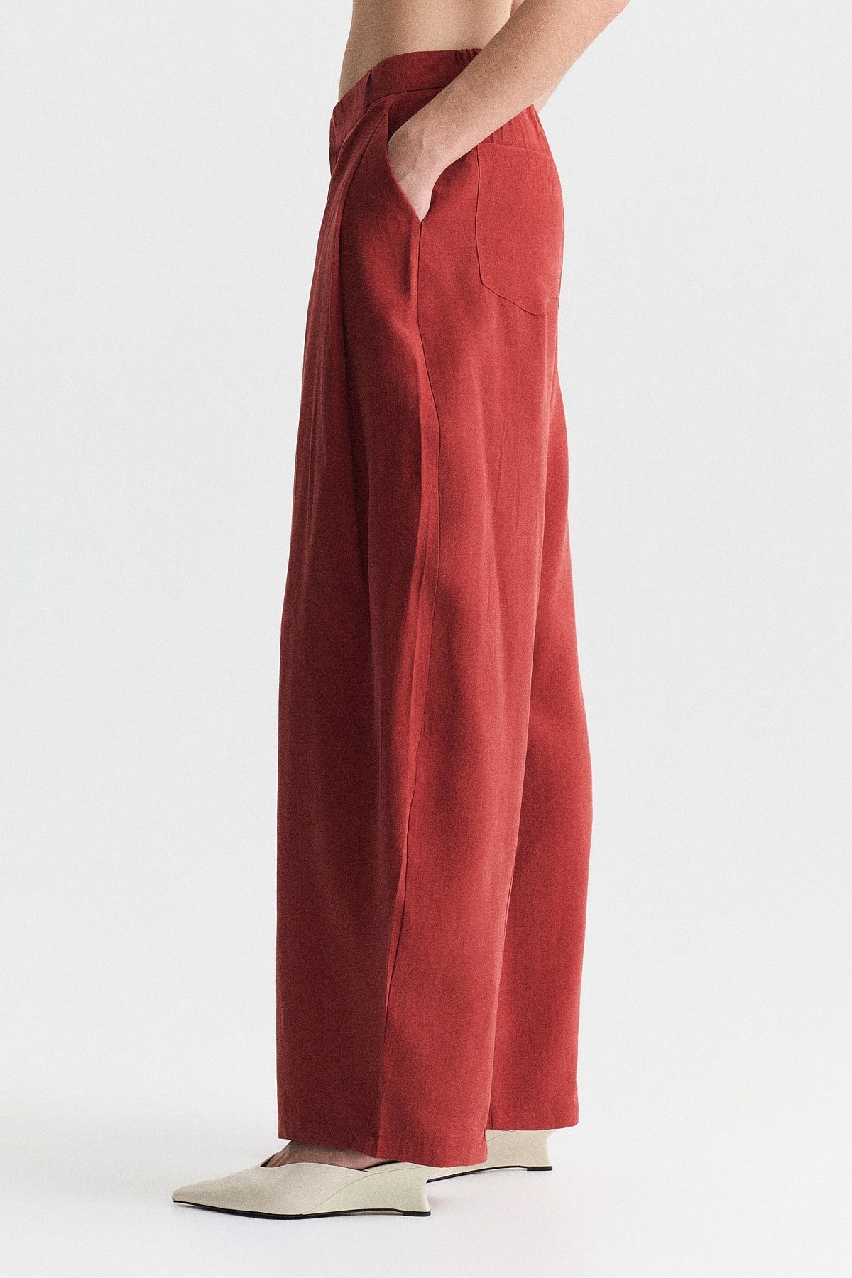 Pleated Barrel Pants