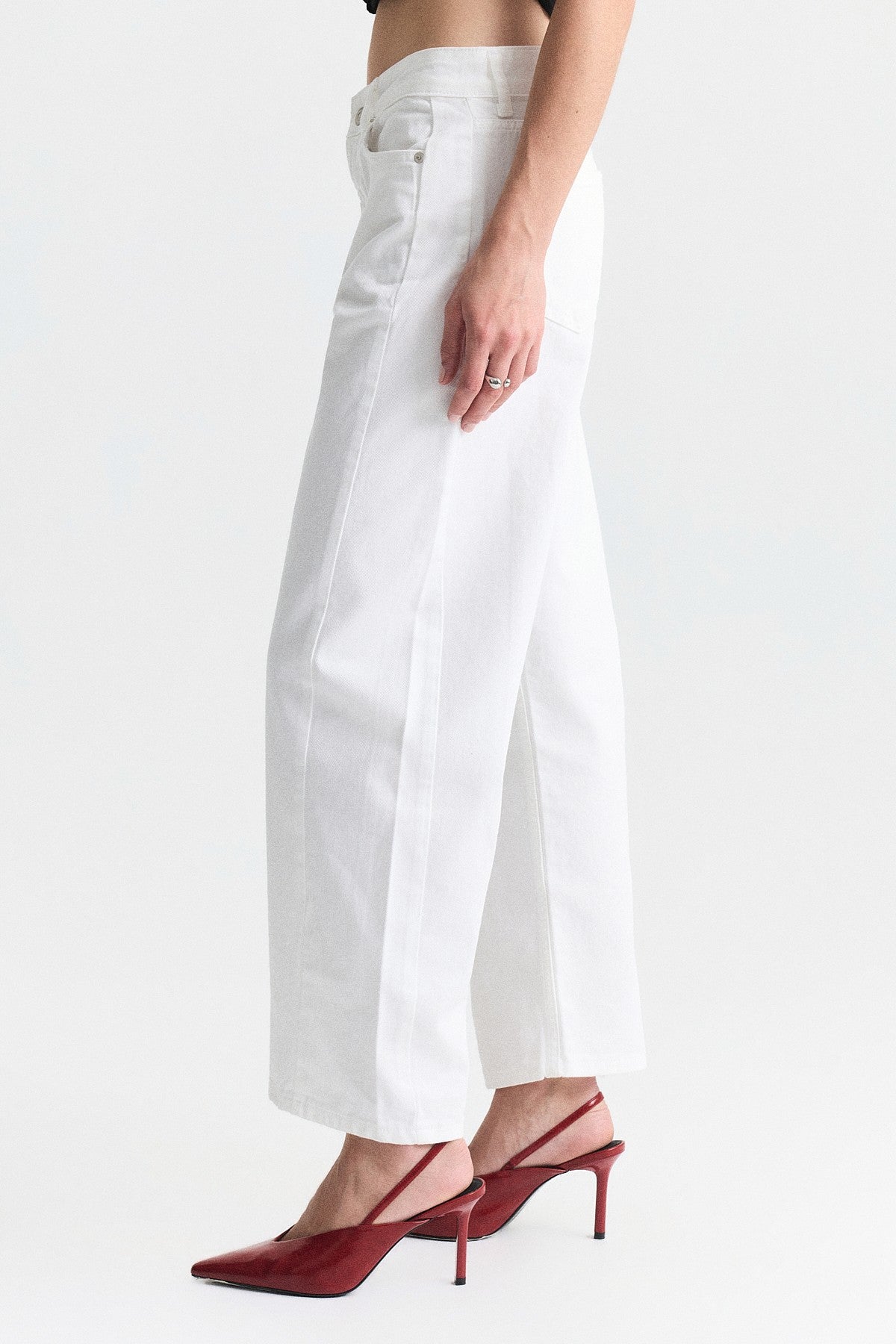 Barrel-Fit Jeans