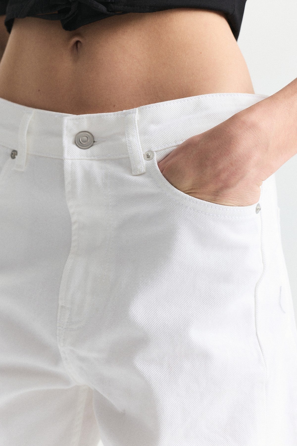 Barrel-Fit Jeans