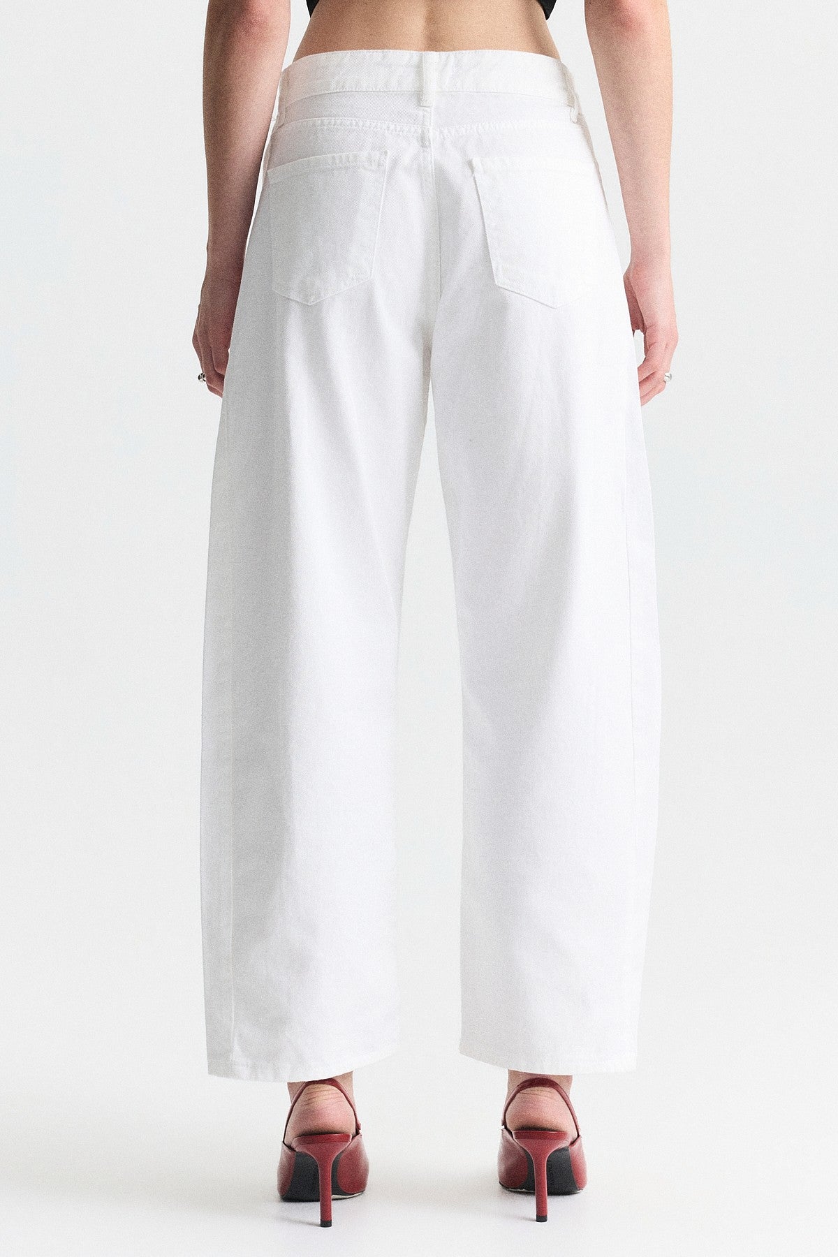 Barrel-Fit Jeans