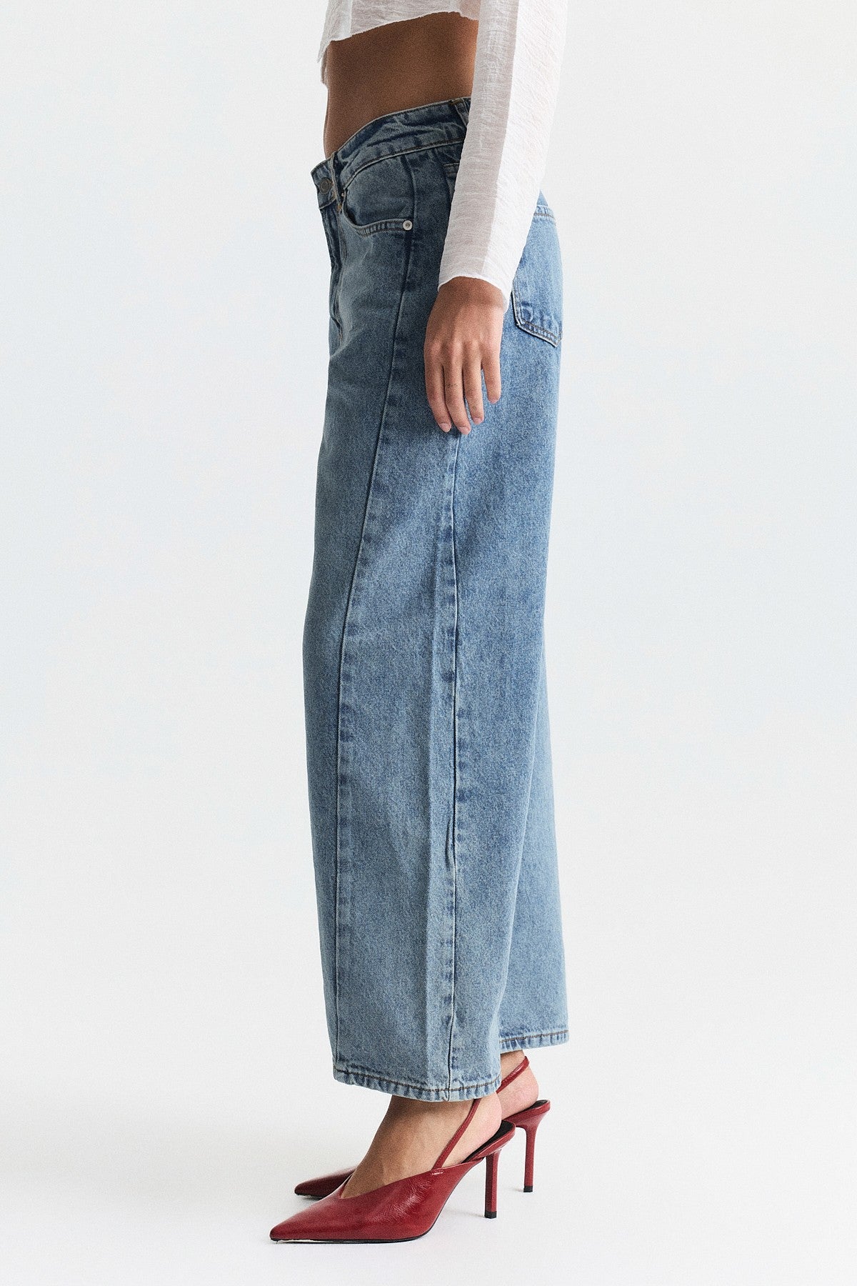 Barrel-Fit Jeans