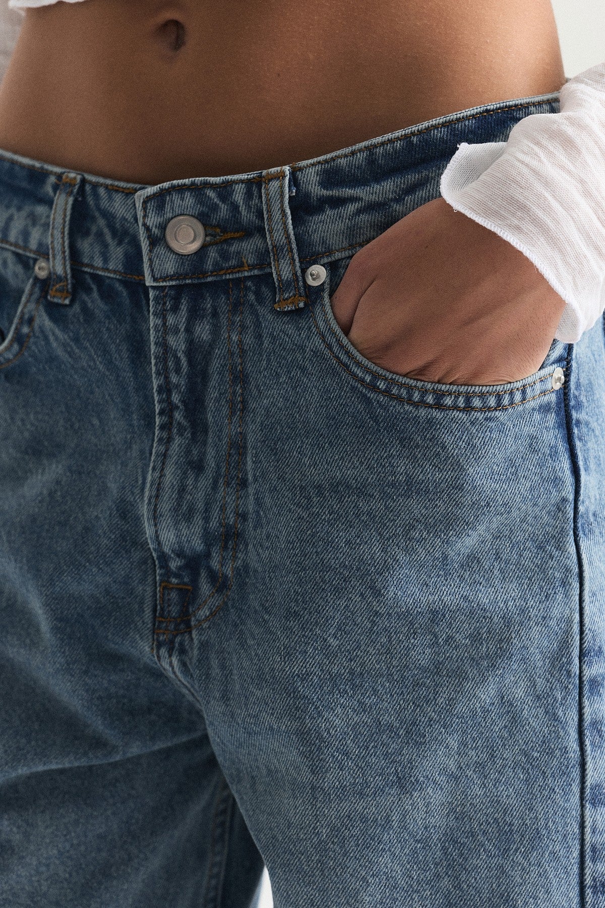 Barrel-Fit Jeans