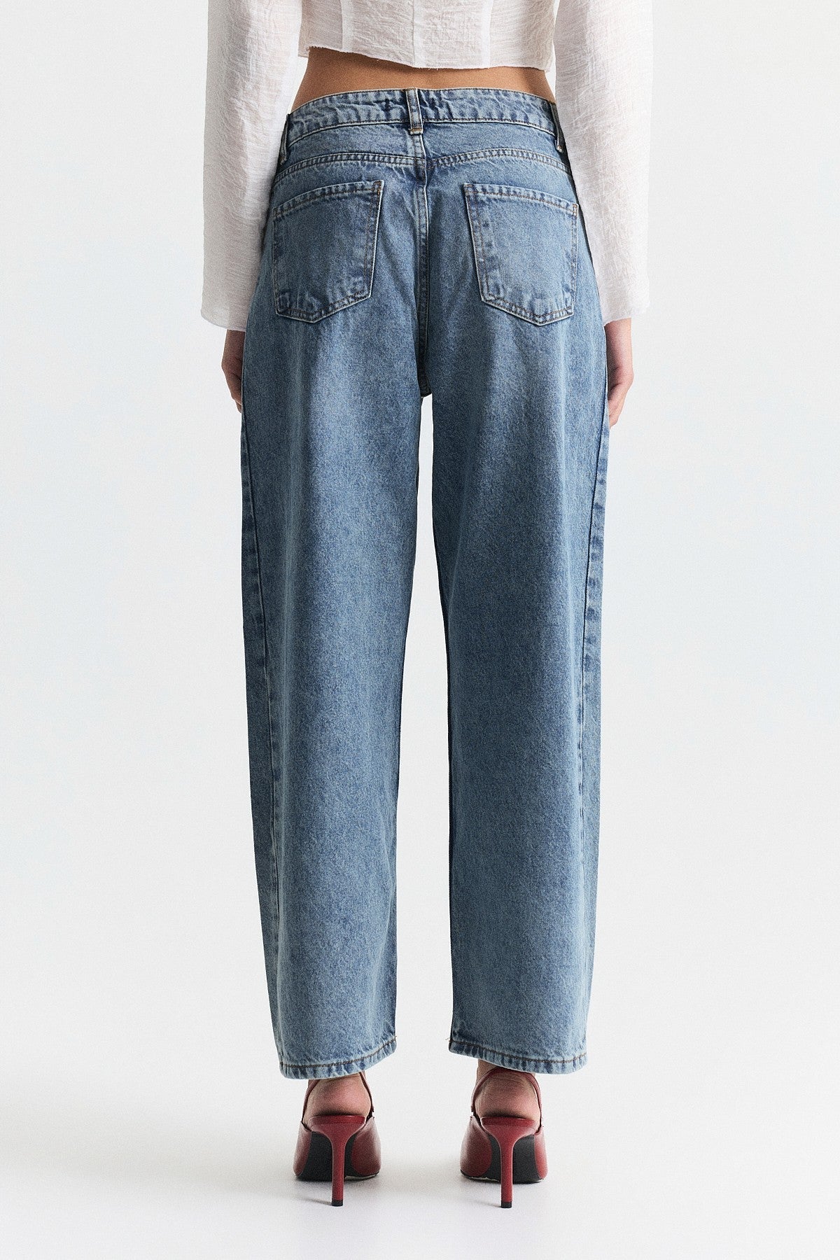 Barrel-Fit Jeans