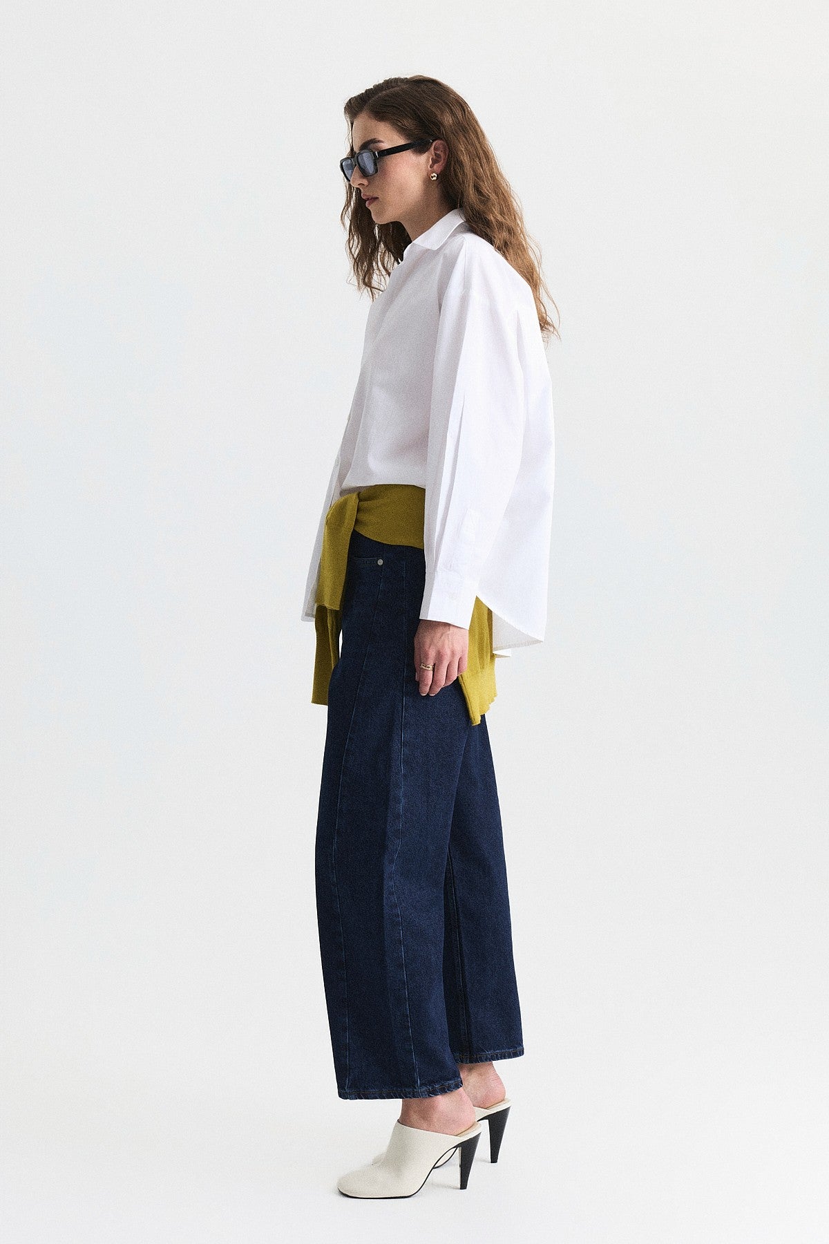 Barrel-Fit Jeans