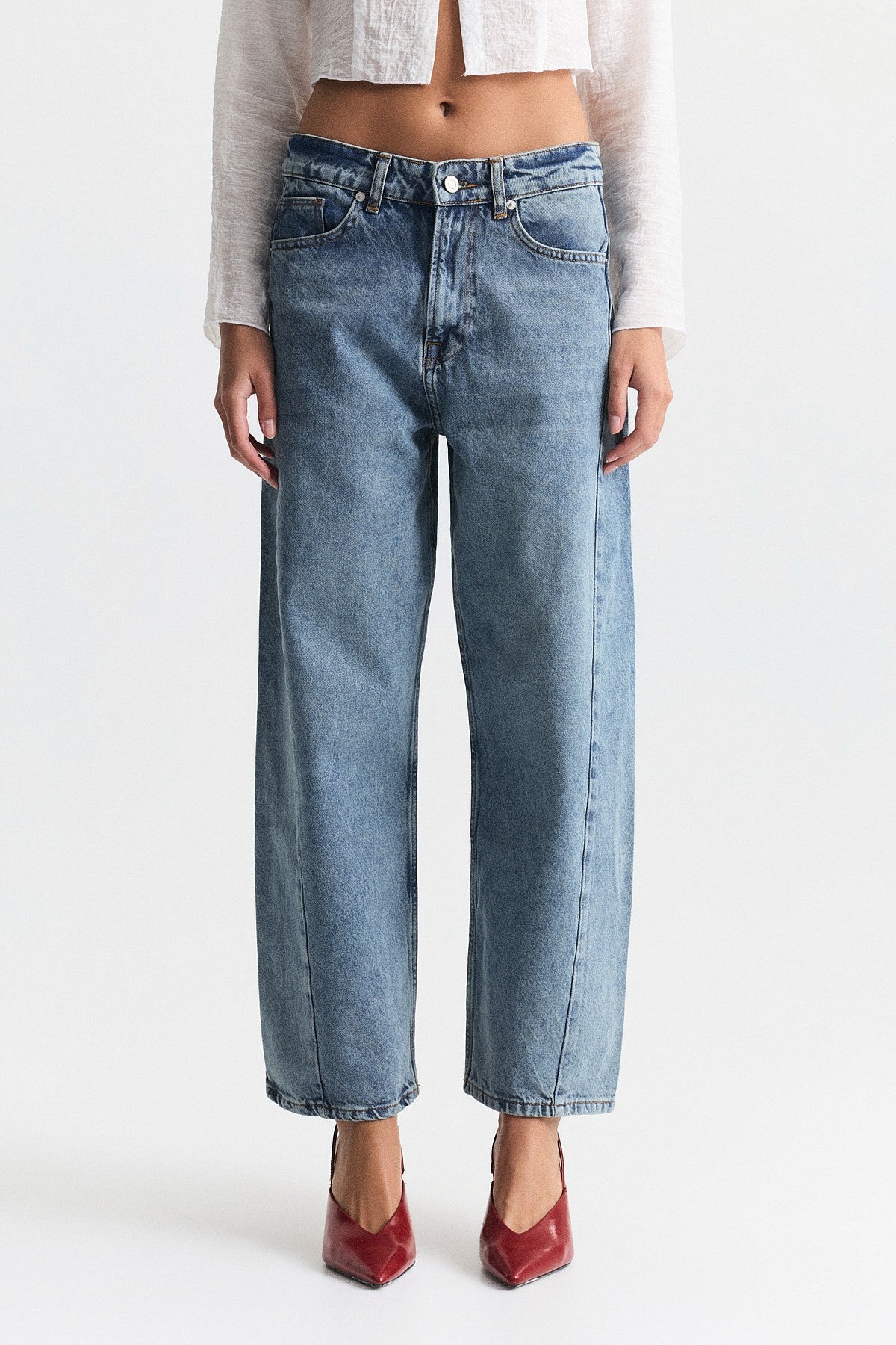 Barrel-Fit Jeans