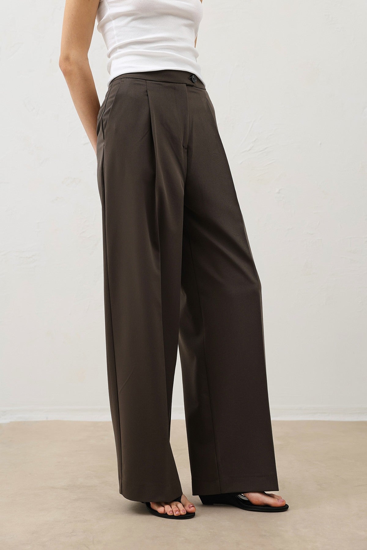 Antioch High-Waisted Pleated Women's Pants