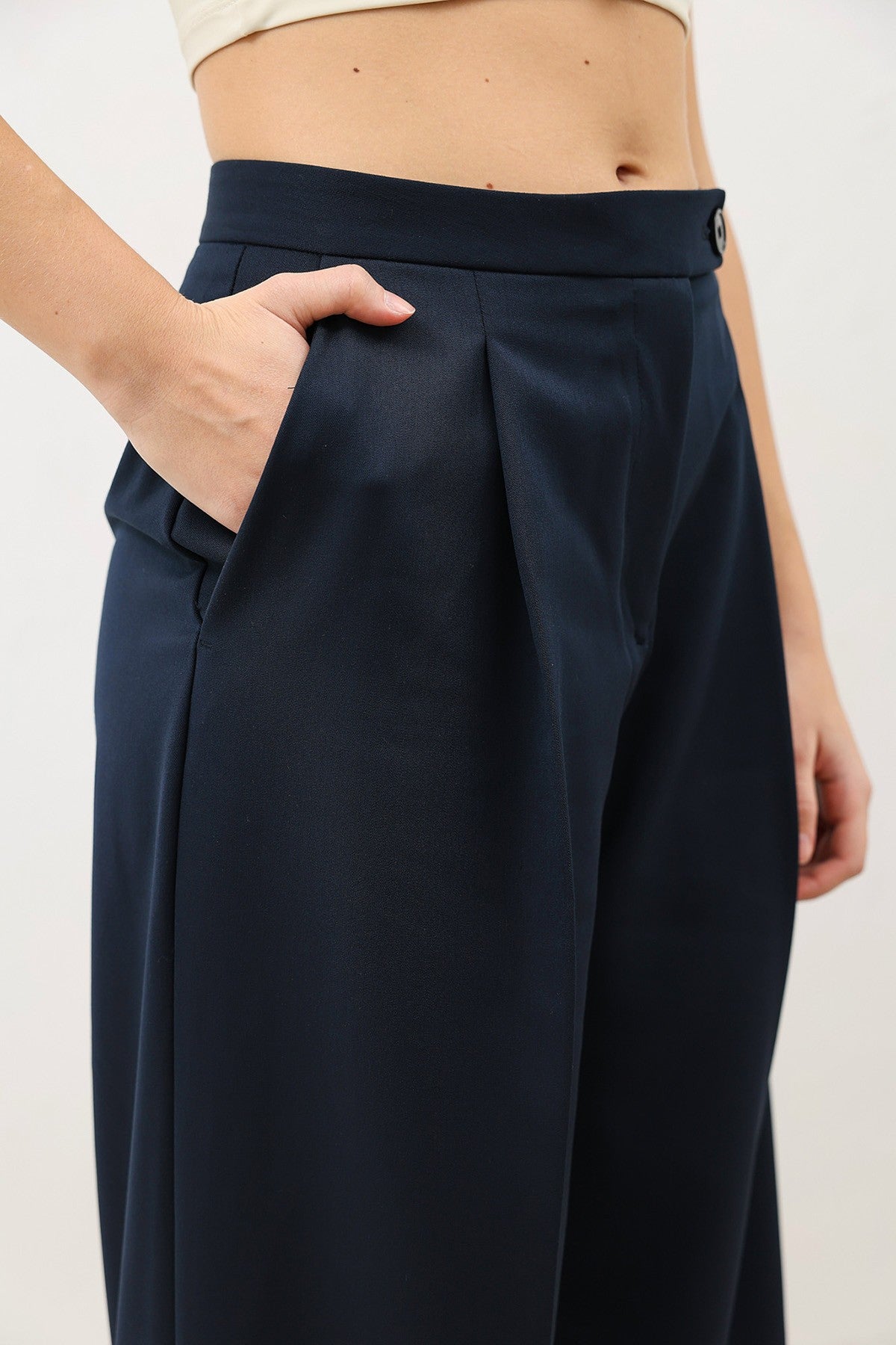Antioch High-Waisted Pleated Women's Pants