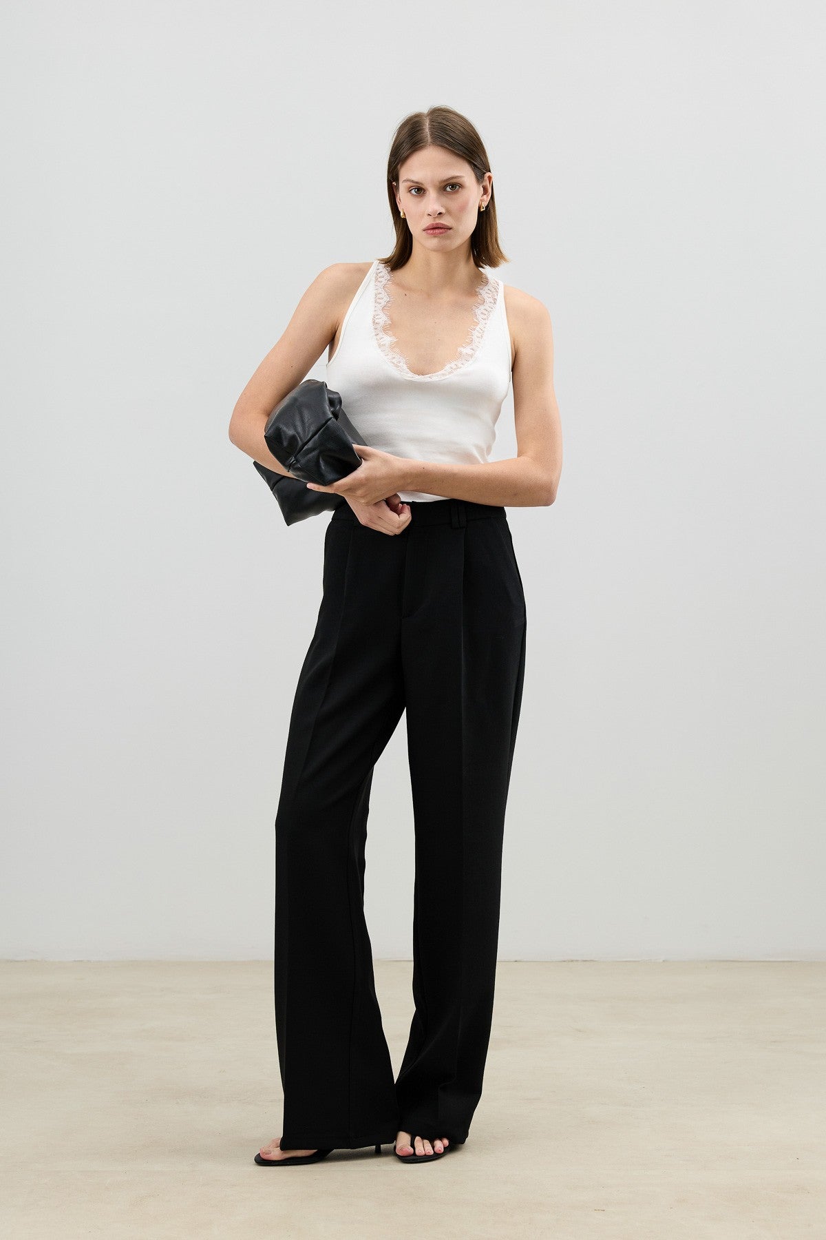 Antioch Relax Fit Pleated Women's Pants