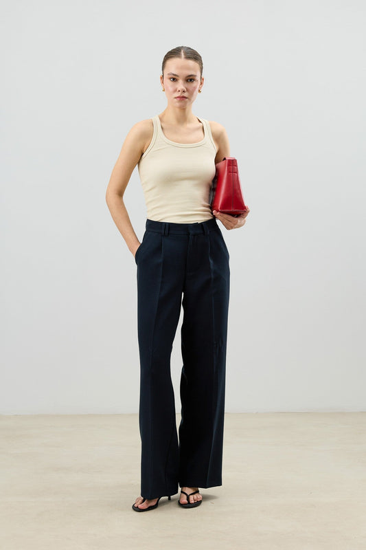 Antioch Relax Fit Pleated Women's Pants