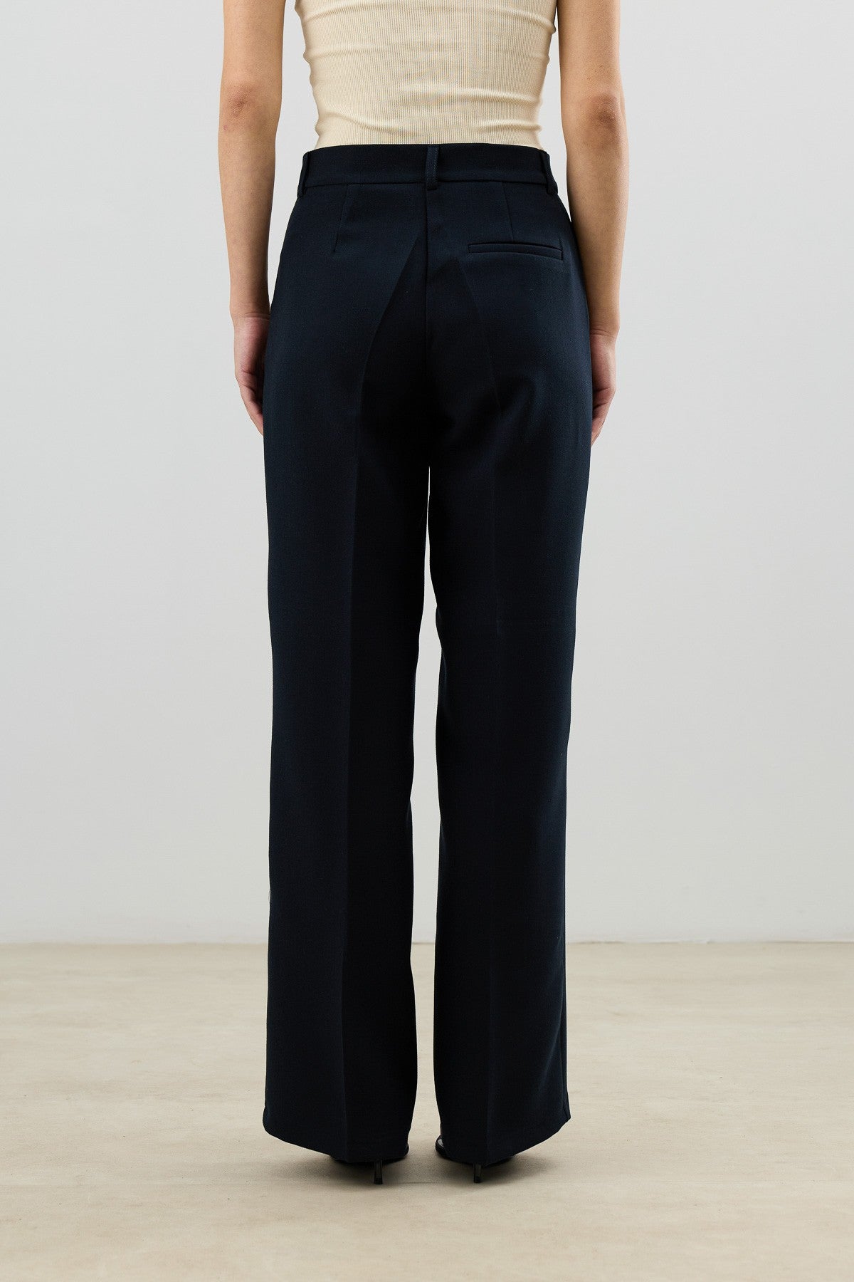 Antioch Relax Fit Pleated Women's Pants
