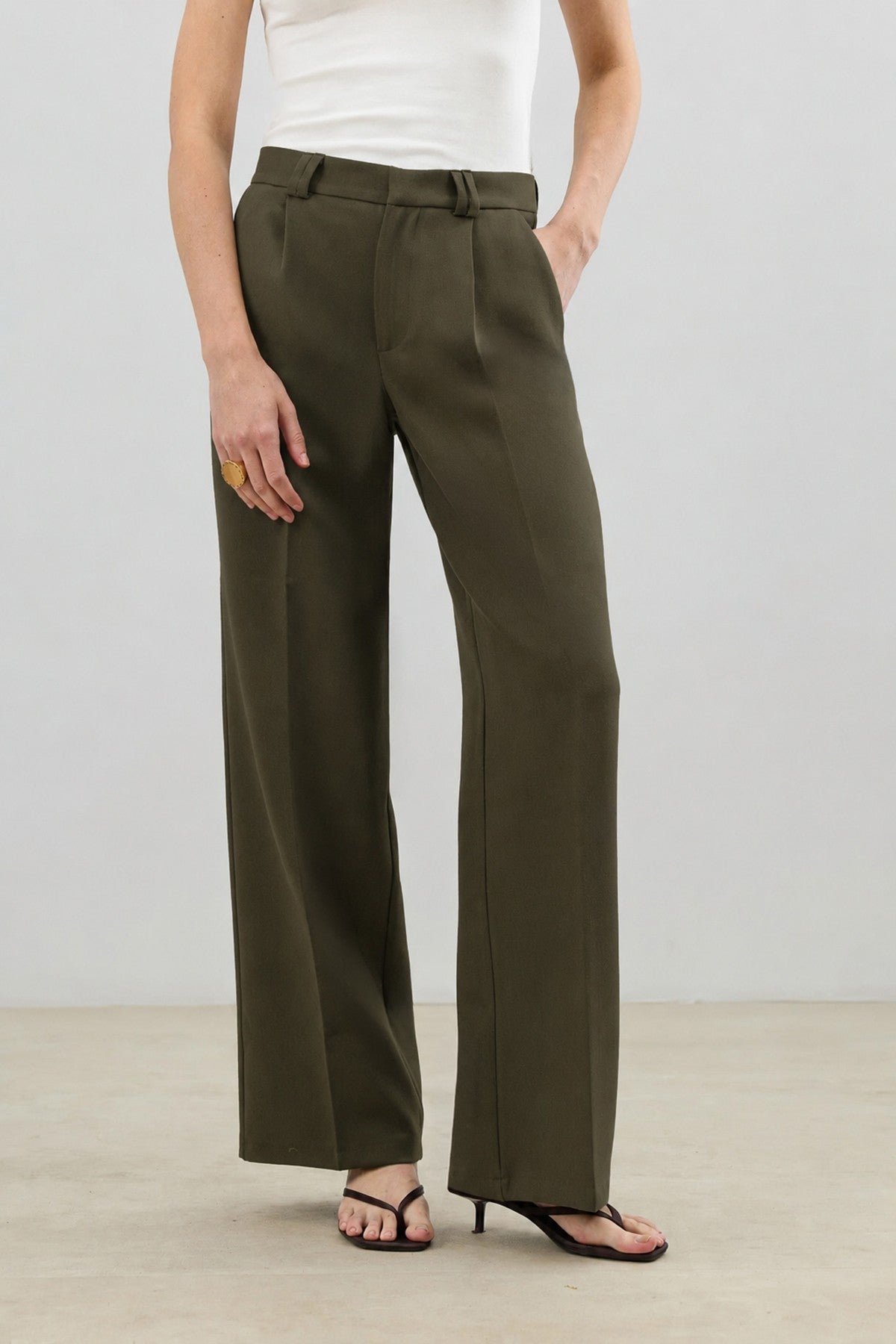 Relax Fit Pleated Women's Pants
