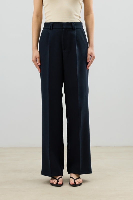 Antioch Relax Fit Pleated Women's Pants