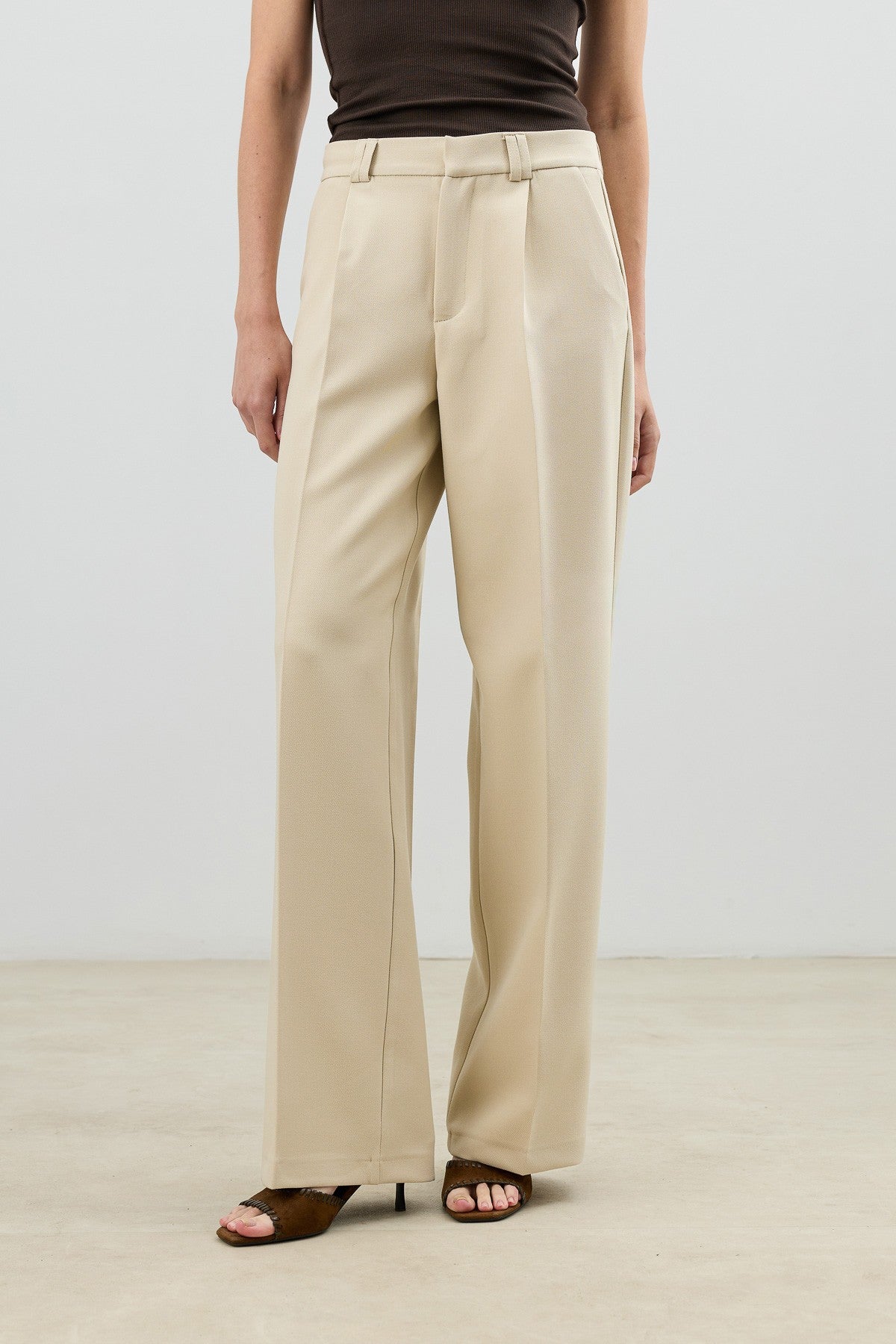 Antioch Relax Fit Pleated Women's Pants