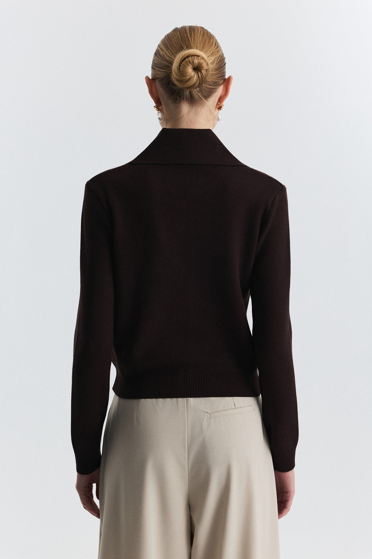 Wide-Collar Zip-Up Cardigan