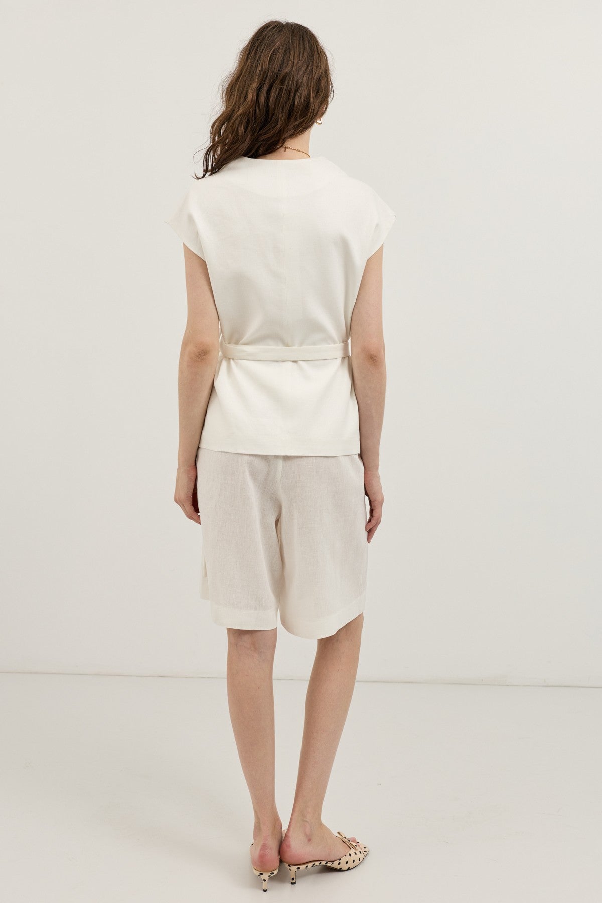 Antioch Women's Vest with Lace Trim and a Linen Blend