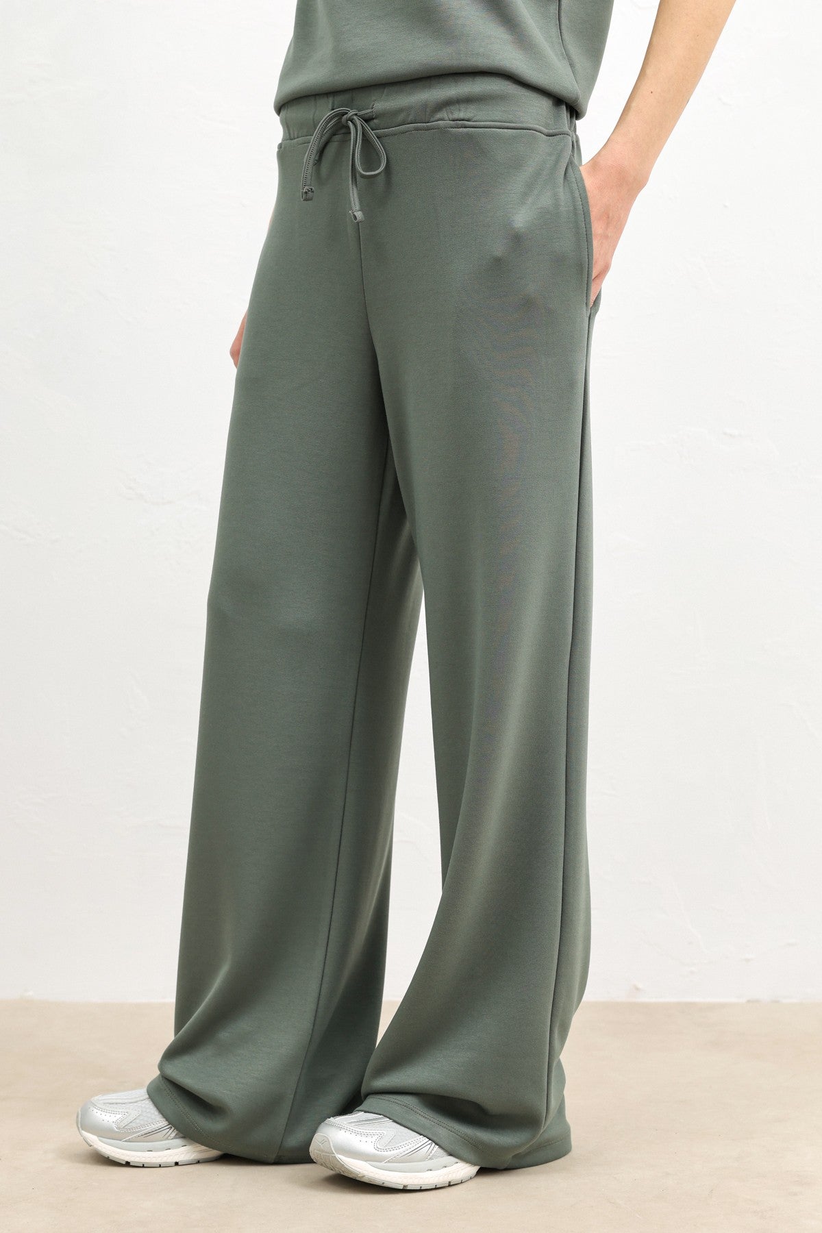 Women's Loose-Fitting Sweatsuit Set