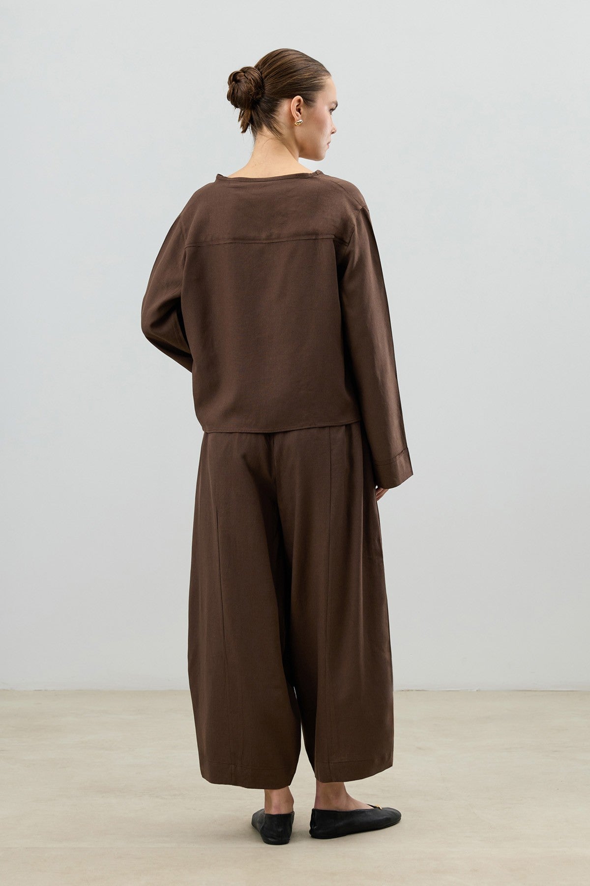 Women's Suit with Embellished Buttons in a Linen Blend